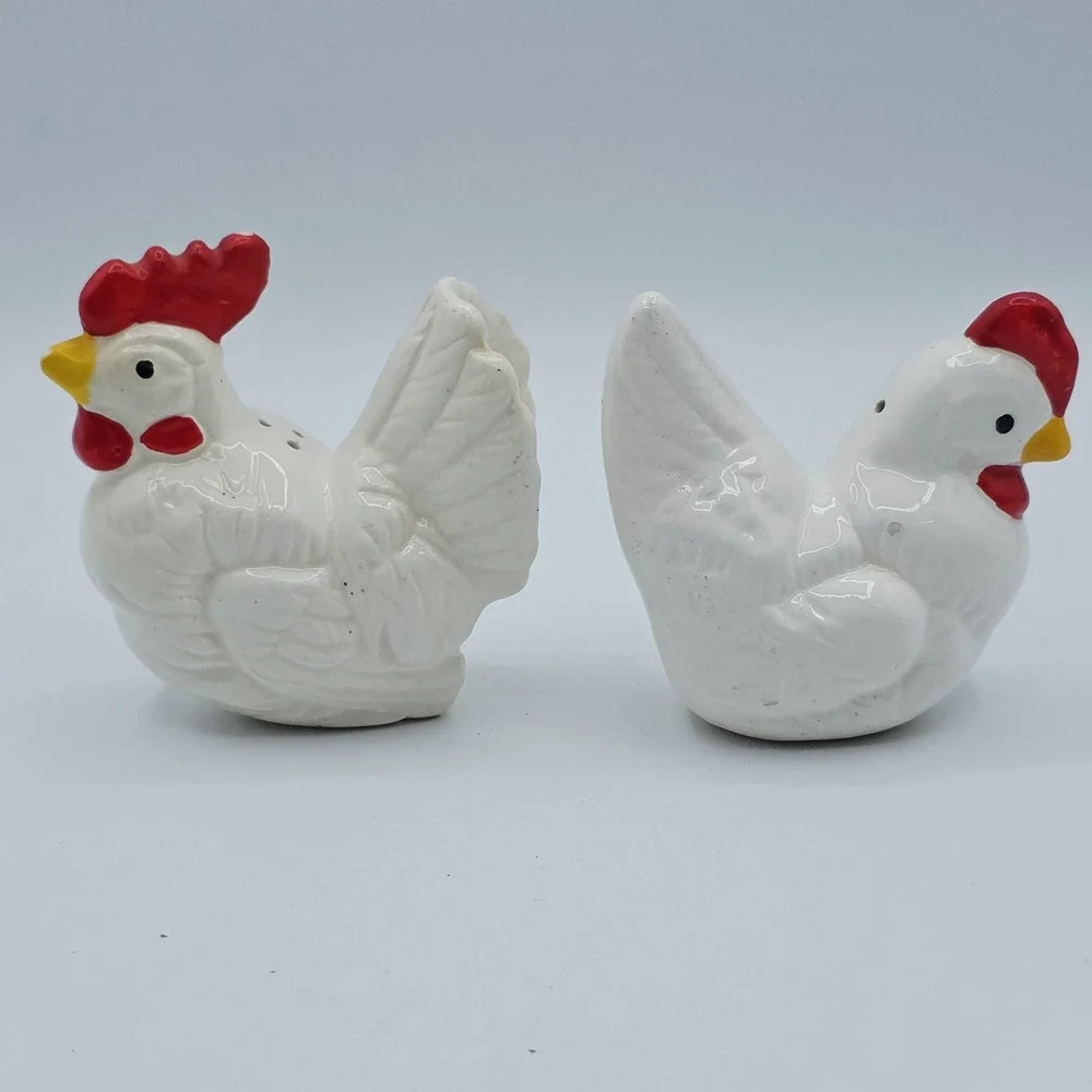 Vtg Chicken Hen Rooster Salt & Pepper Shakers Set Ceramic White Farmhouse Decor